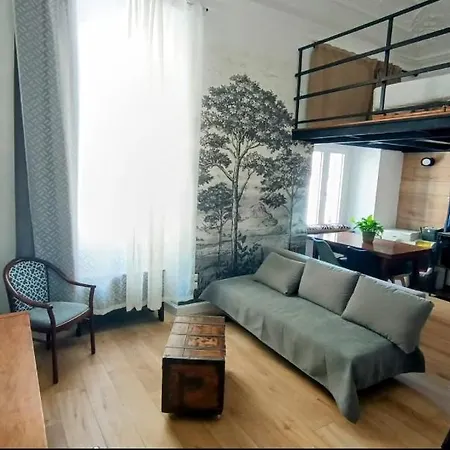 Avalon Hotel *