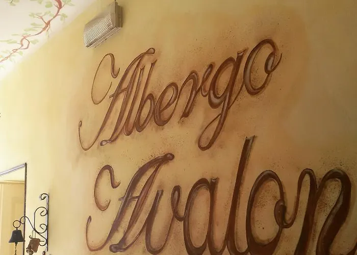 Avalon Hotell *
